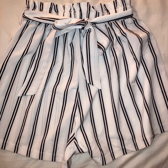 Shein paper bag flowy shorts - Picture 1 of 2